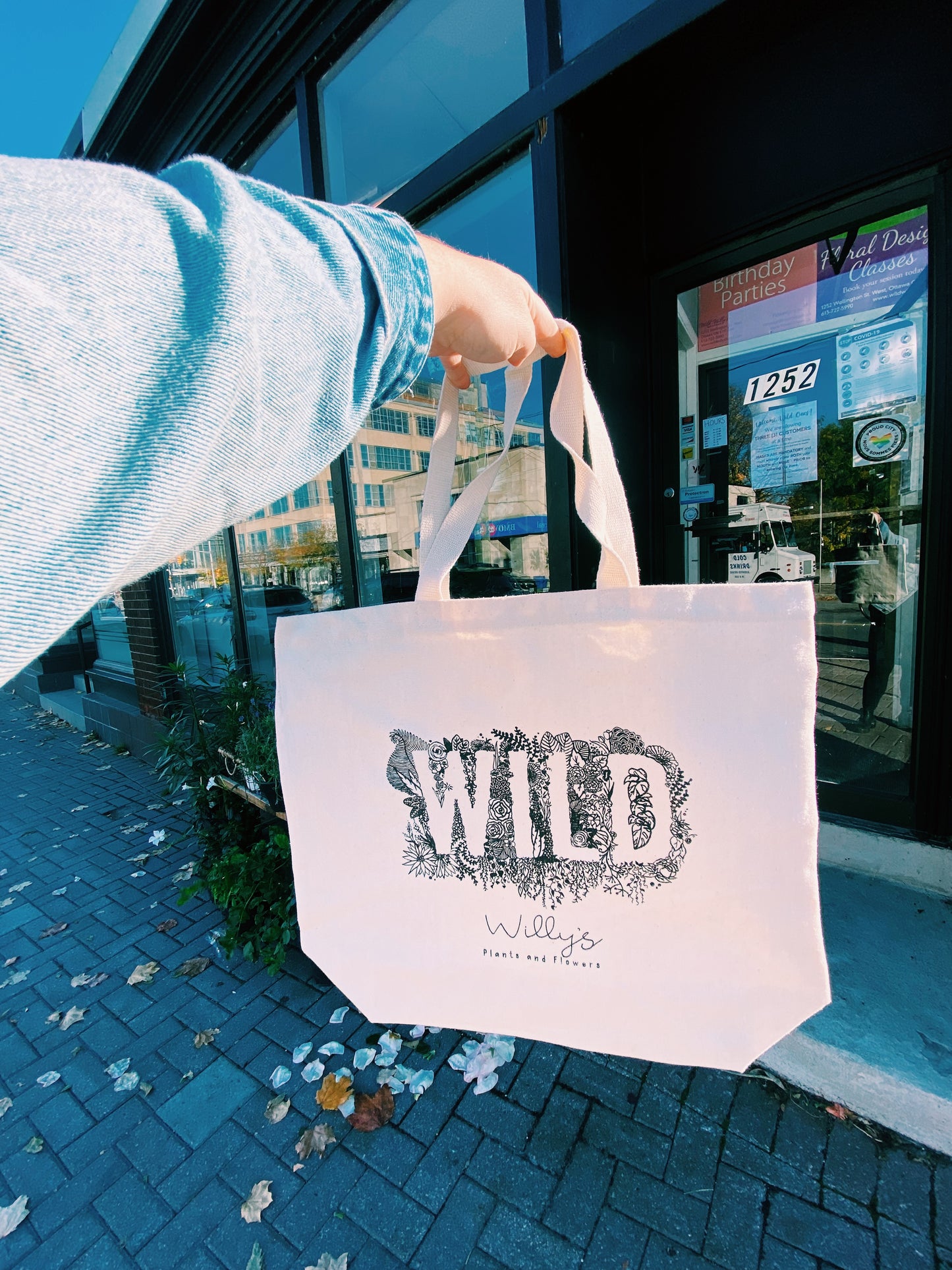 Wild Willy’s Tote!